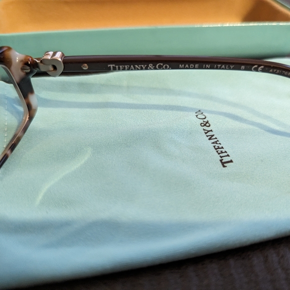 Tiffany glasses frame with a complete assortment. - Picture 5 of 6